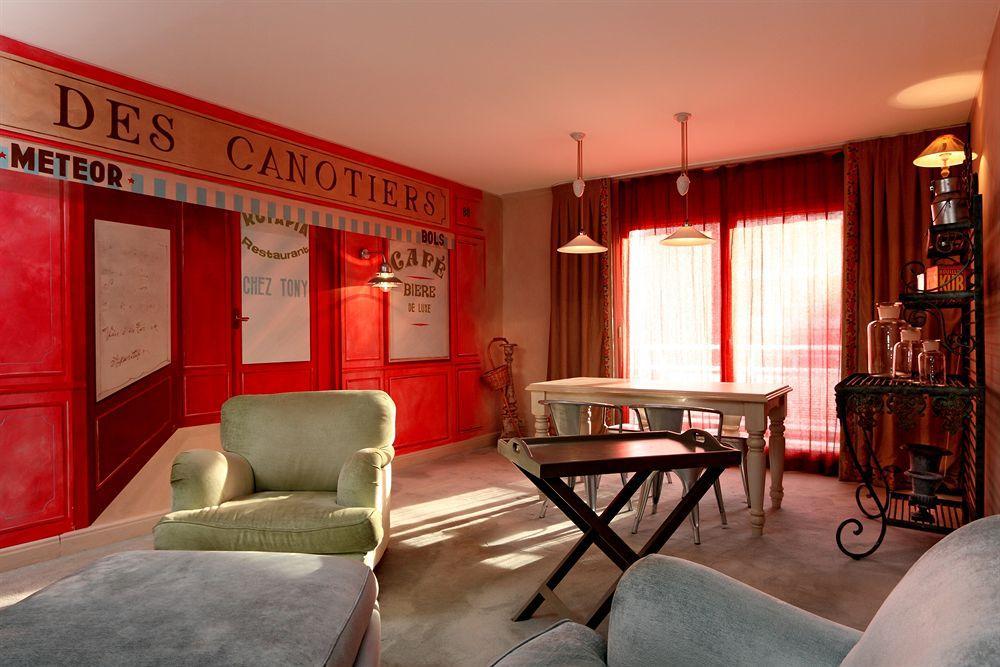 3.14 Hotel